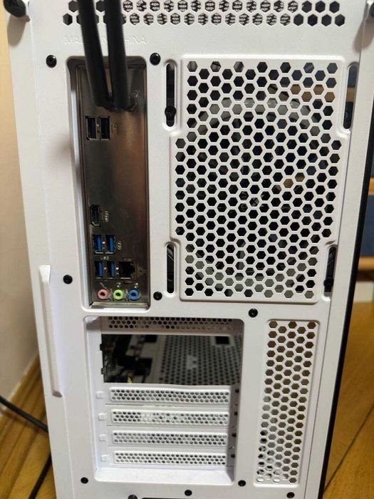 Комп'ютер Ryzen 7 5700X3D, 32gb ddr4 без відеокарти