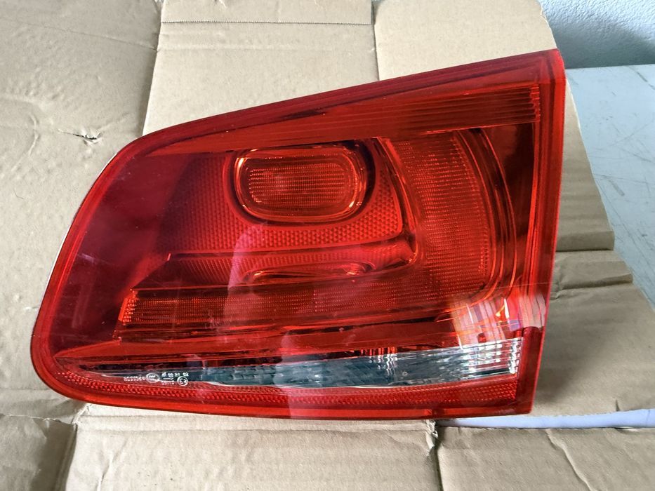 Lampa tylna prawa VW Touareg I wewnętrzna w klapę 7L6945094H oryginał