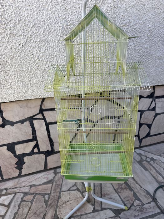 Gaiola grande com suporte