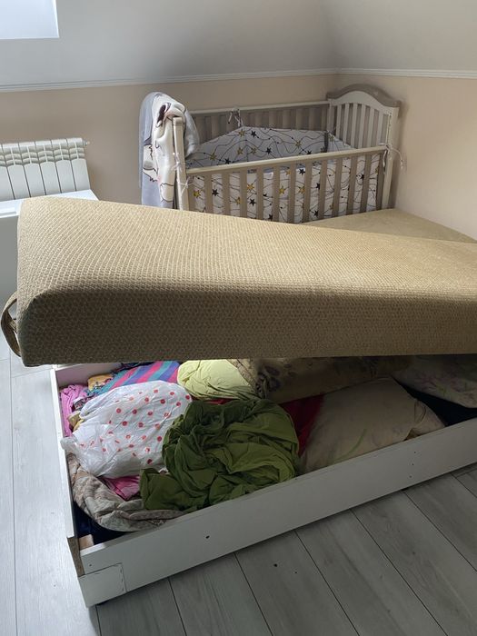 Двоспальне ліжко