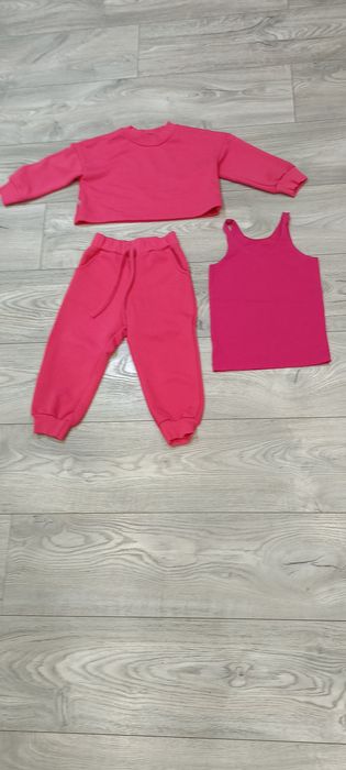 Komplecik dresowydla dziewczynki rozm. 104