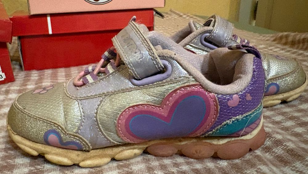 Кросівки дівочі, р.24