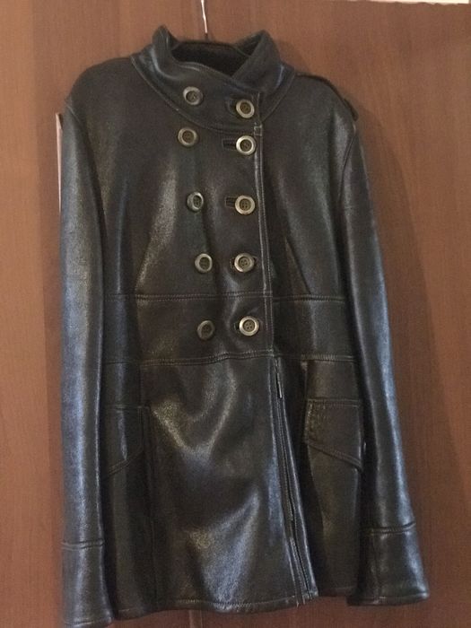 Дубленка(натуральныеи кожа и  мех, размер М-L),новая(куплена за 15000)