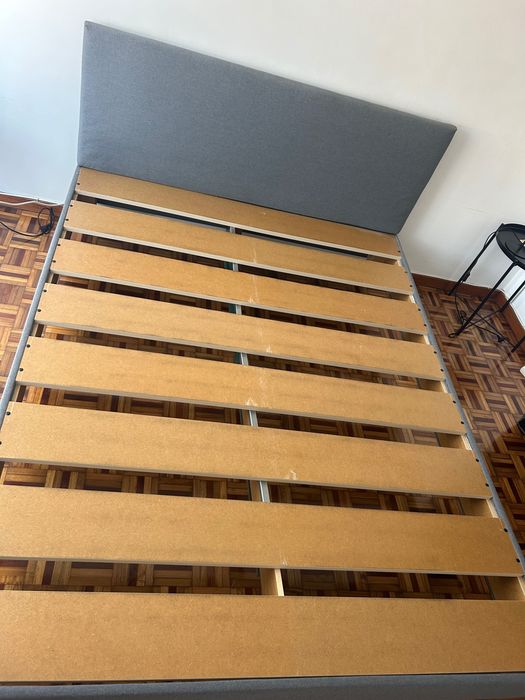 Cama IKEA cinzenta mais colchão