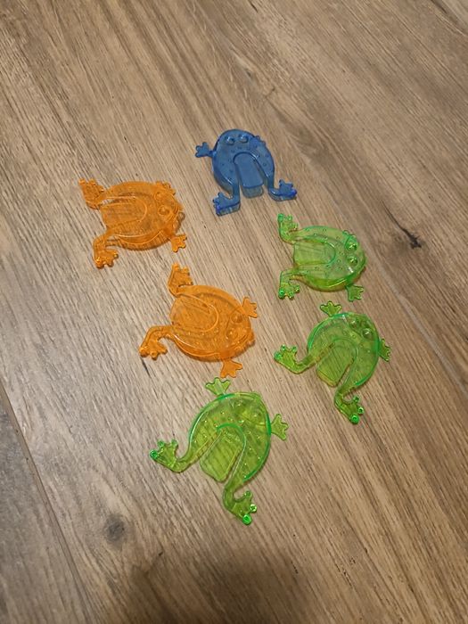 Skaczące wyskakujące żabki