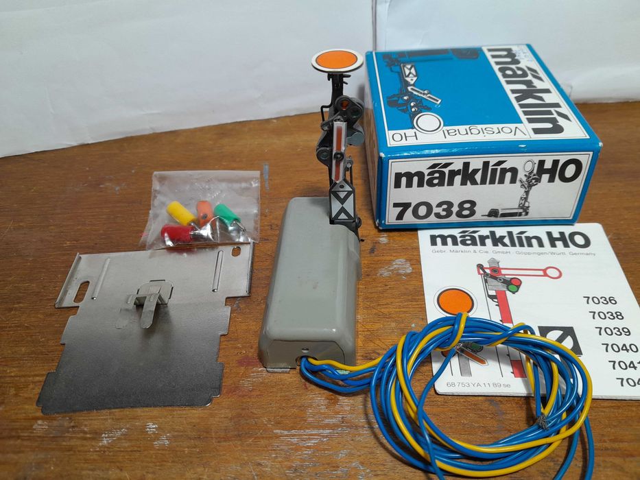 Sinal Avançado, 7038 Marklin H0 de três posições.