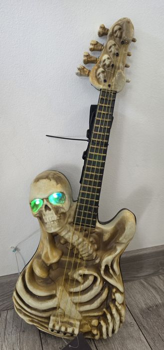 Halloween dekoracja gitara rockowa basowa gra I świeci z czujnikami