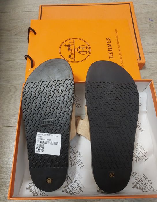 Шльопанці,Сандалі Hermes