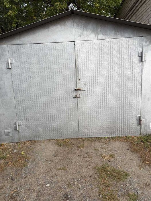 Продам гараж центр.