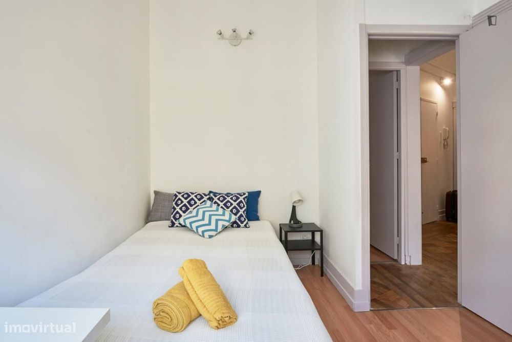 Quarto - localizado em Marquês de Pombal Lisbon