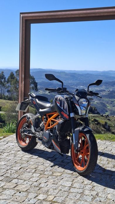 KTM.  DUKE.  390