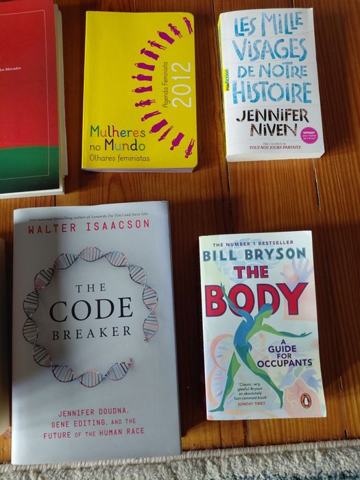 Livros usados em português e inglês