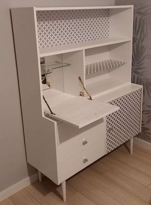 Kredens, barek z lat 70 odnowiony