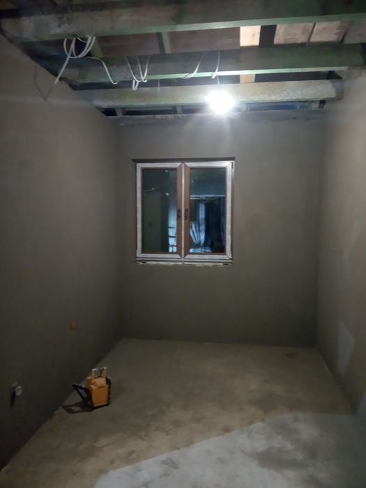 Tynki maszynowe  cementowo- wapienne  posadzki z mixokreta