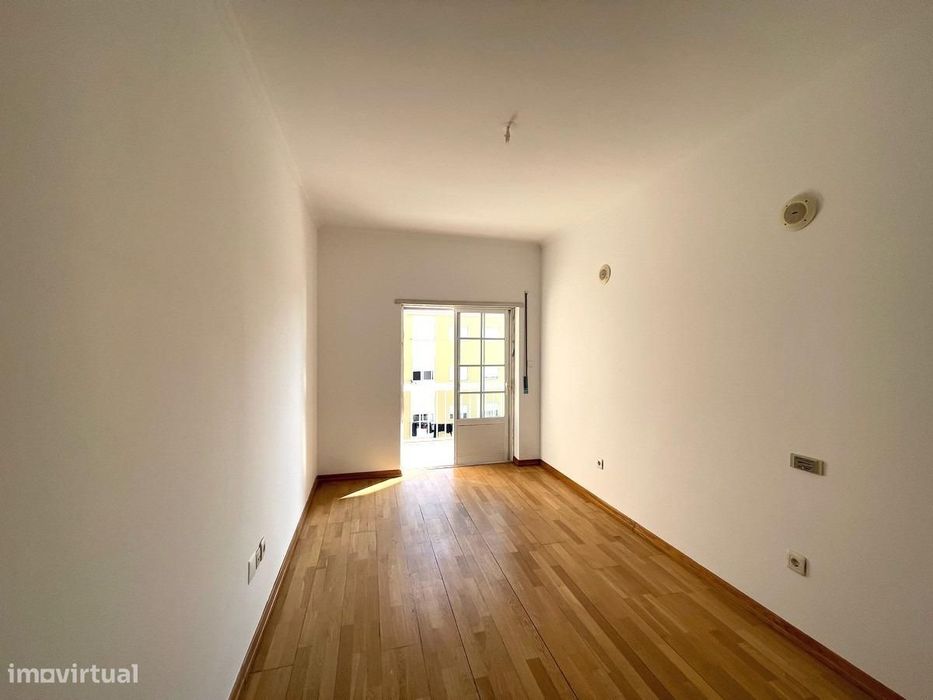 Apartamento T3 com amplas áreas no Seixal