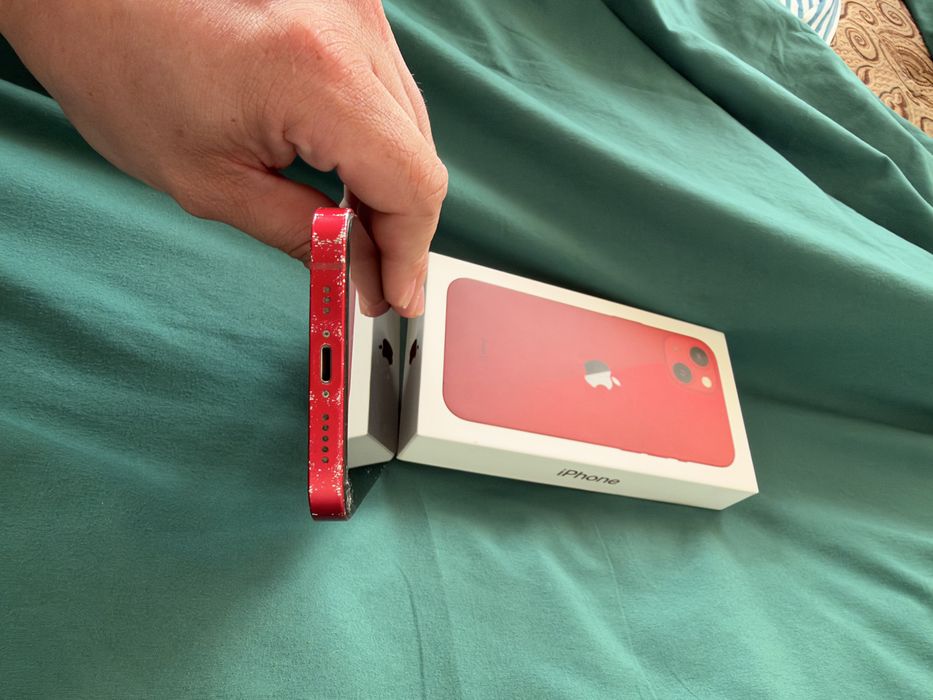 Iphone 13 red sprawny nie popękany