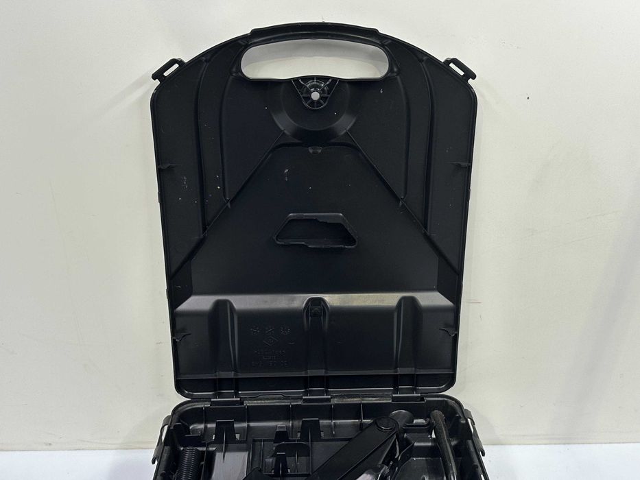 Kit Ferramenta do Pneu suplente Opel Vivaro (2018)