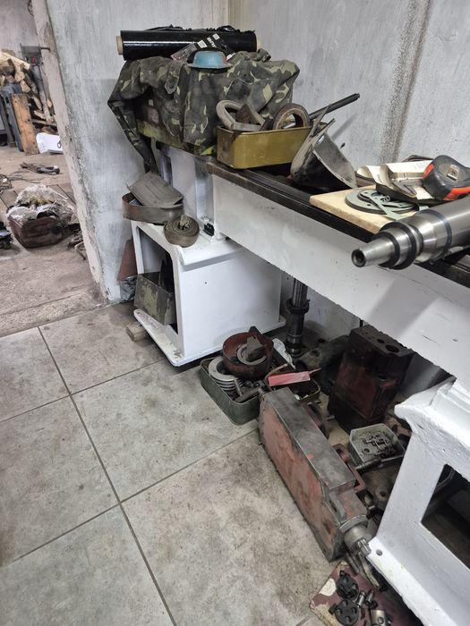 Токарний станок 1м61