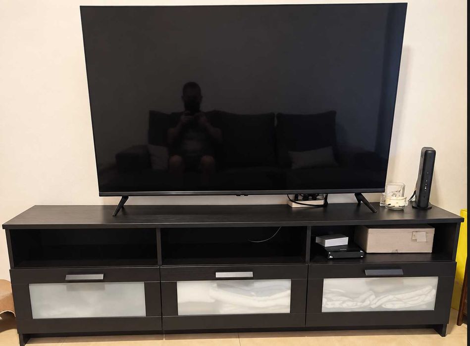 Móvel de TV Preto em Bom Estado