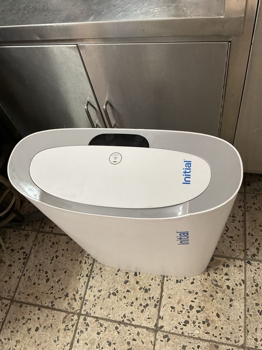 Caixote lixo com abertura eletrica