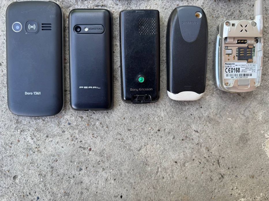 Старенькі кнопочні телефони-не дорого