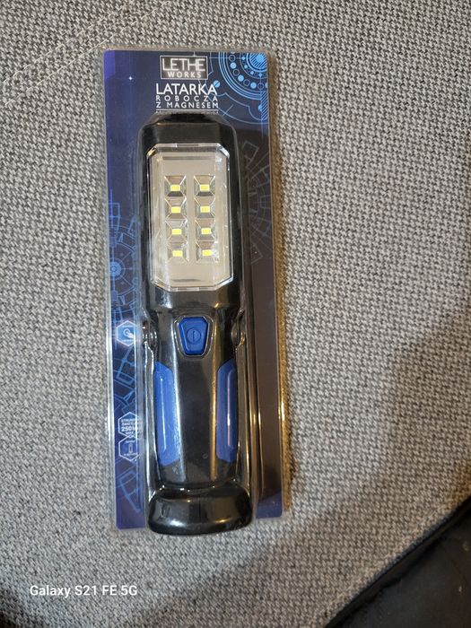 NOWA Latarka robocza z magnesem