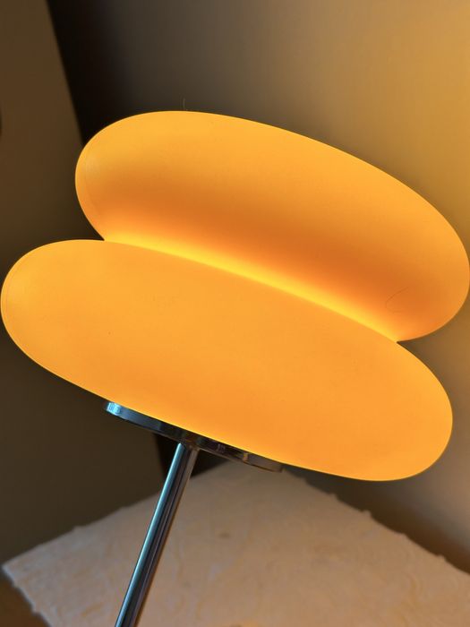 Lampa stołowa led pomaranczowa