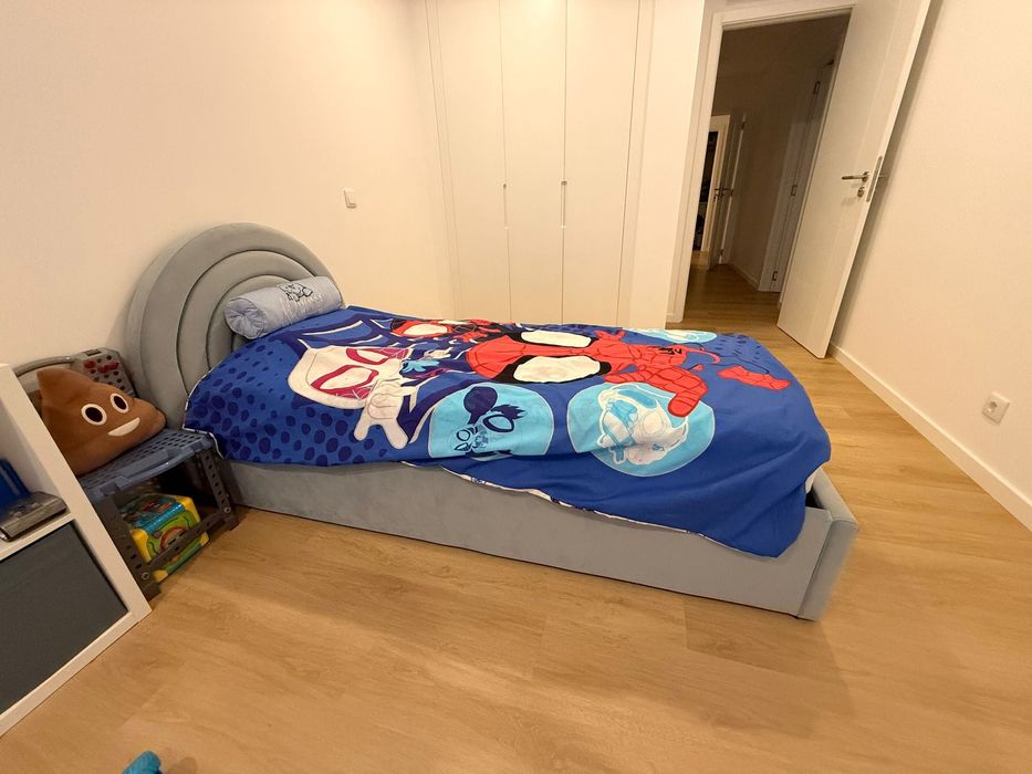 Vendo Cama Beliani Como Nova + Colchão