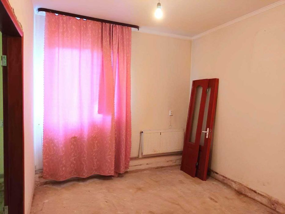 Просторий сучасний будинок з ремонтом, є-відновлення, постанова