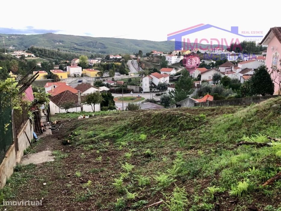 Plot of Land with Construction Feasibility Near the Center of Castanheir...