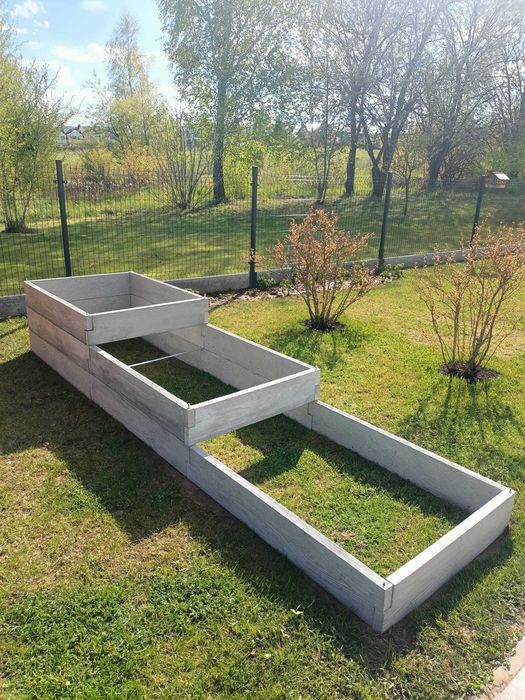 Warzywnik betonowy doskonała imitacja drzewa