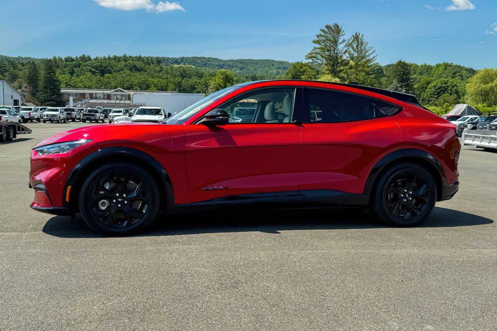 Ford Mustang Mach-E Premium      2023