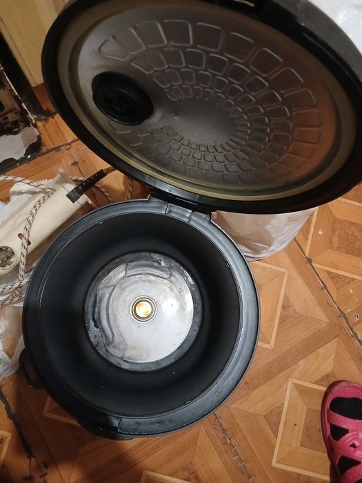 Мультиварка Rainberg на детали розборка под ремонт