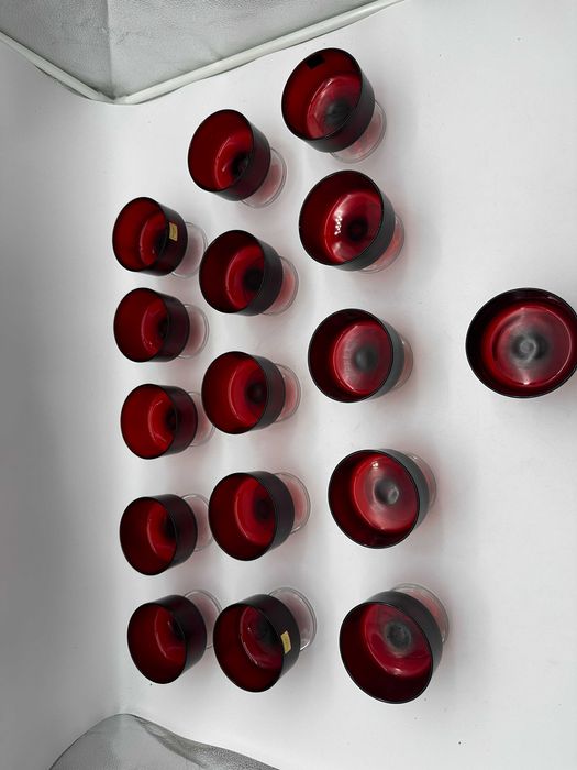 Piękny duży zestaw kieliszków deserówek czerwone szkło Luminarc 16szt