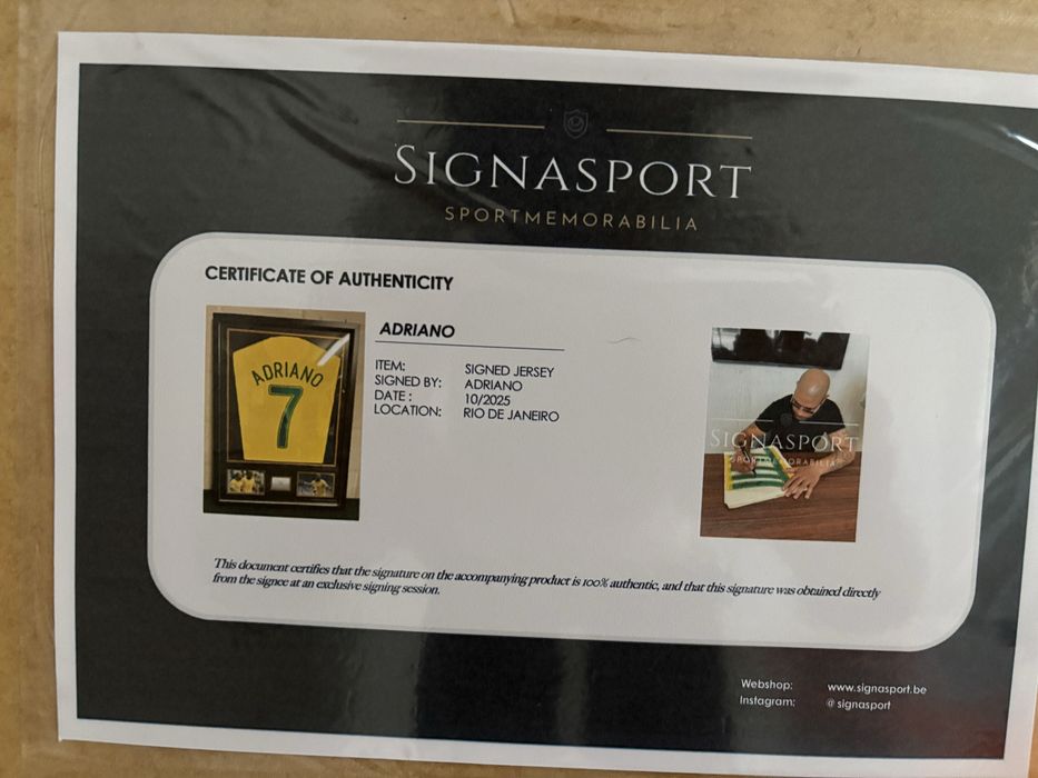 Camisola assinada e emoldurada ADRIANO IMPERADOR com certificado de autenticidade