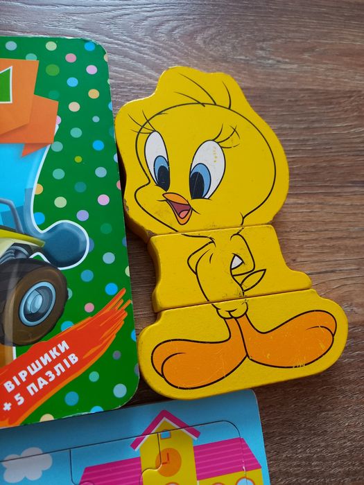 Дерев'яні іграшки, пазли, книжки
