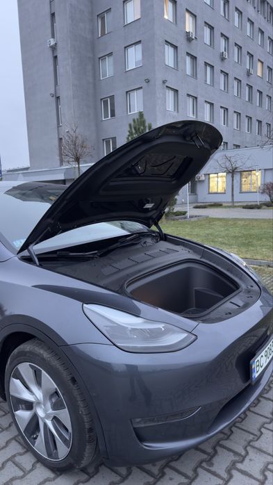 Автомобиль 2023 Tesla Model Y