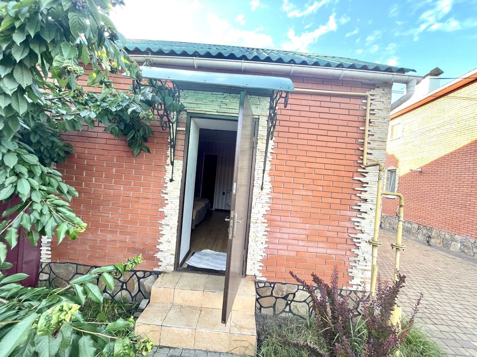 Будинок-герой, бо ж єдиний в своєму роді! 6 кімн. + гостьовий + гараж!