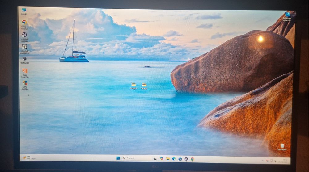LG 32" Monitor, Like New