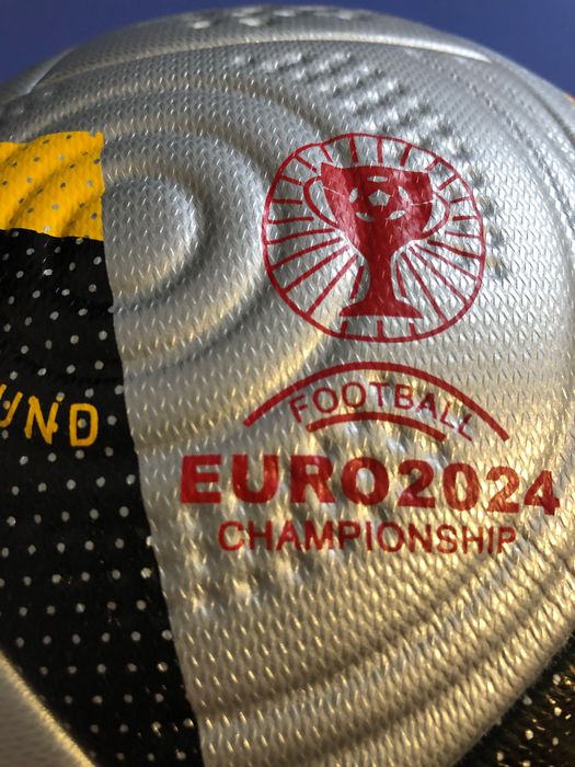 Офіційний м'яч Чемпіонату Європи у Німеччині(фінал та полуфінал)
