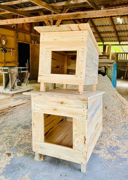 Будка для собак из натурального дерева
