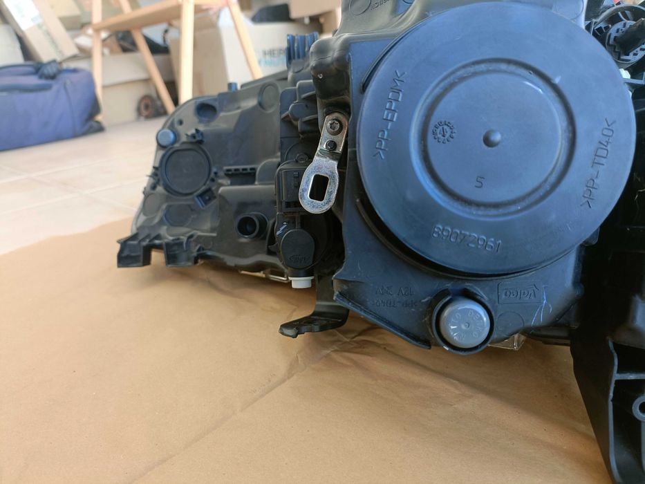 Óptica (esquerda) Toyota Auris 2017(_E18_)