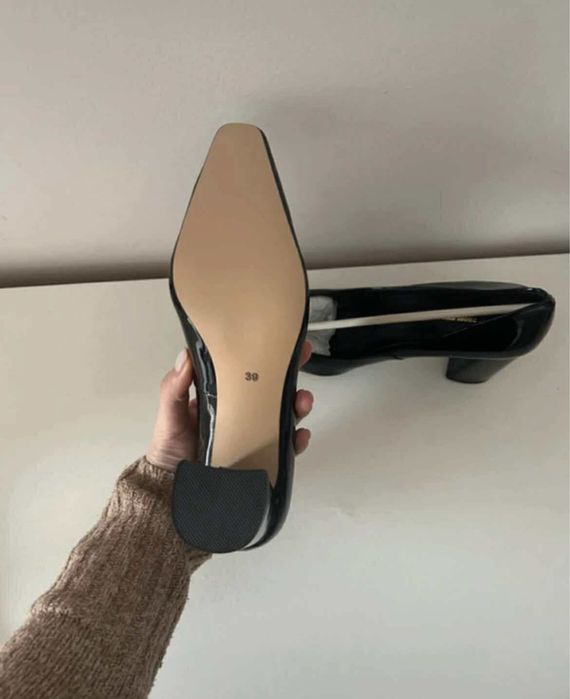 Nowe czarne lakierowane czółenka