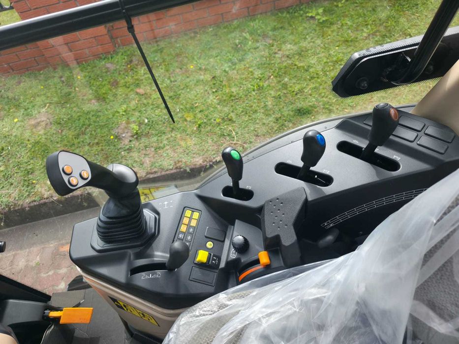 Ciągnik sadowniczy CASE QUANTUM 80V  model 2025r