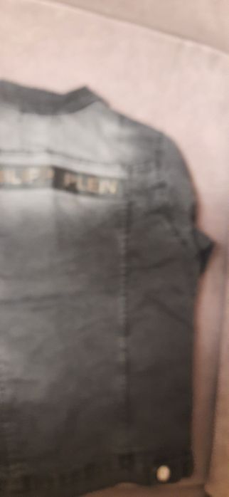 Джинсовий піджак на хлопця.