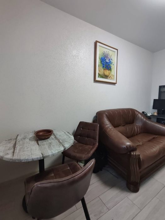 Квартира з меблями і технікою |