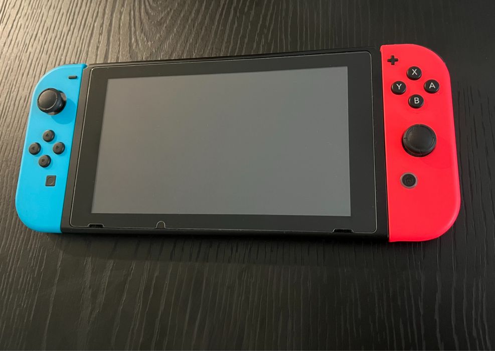 Nintendo Switch (oferta 1 jogo à escolha e 3 peliculas)