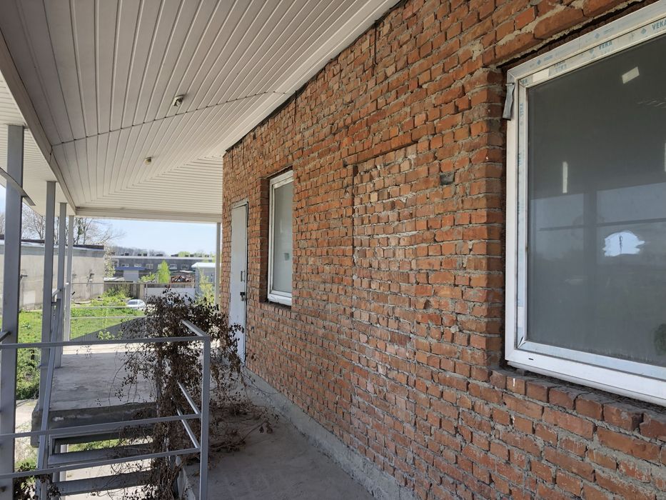 Здається приміщення (разом з мансардою)