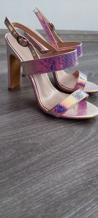 Piękne buty rozmiar 39