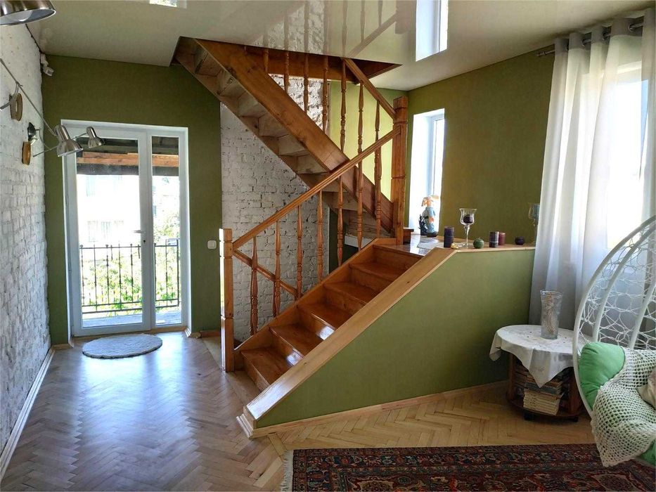 Продаж будинку м.Винники вул.Повстанців спарений з ремонтом.